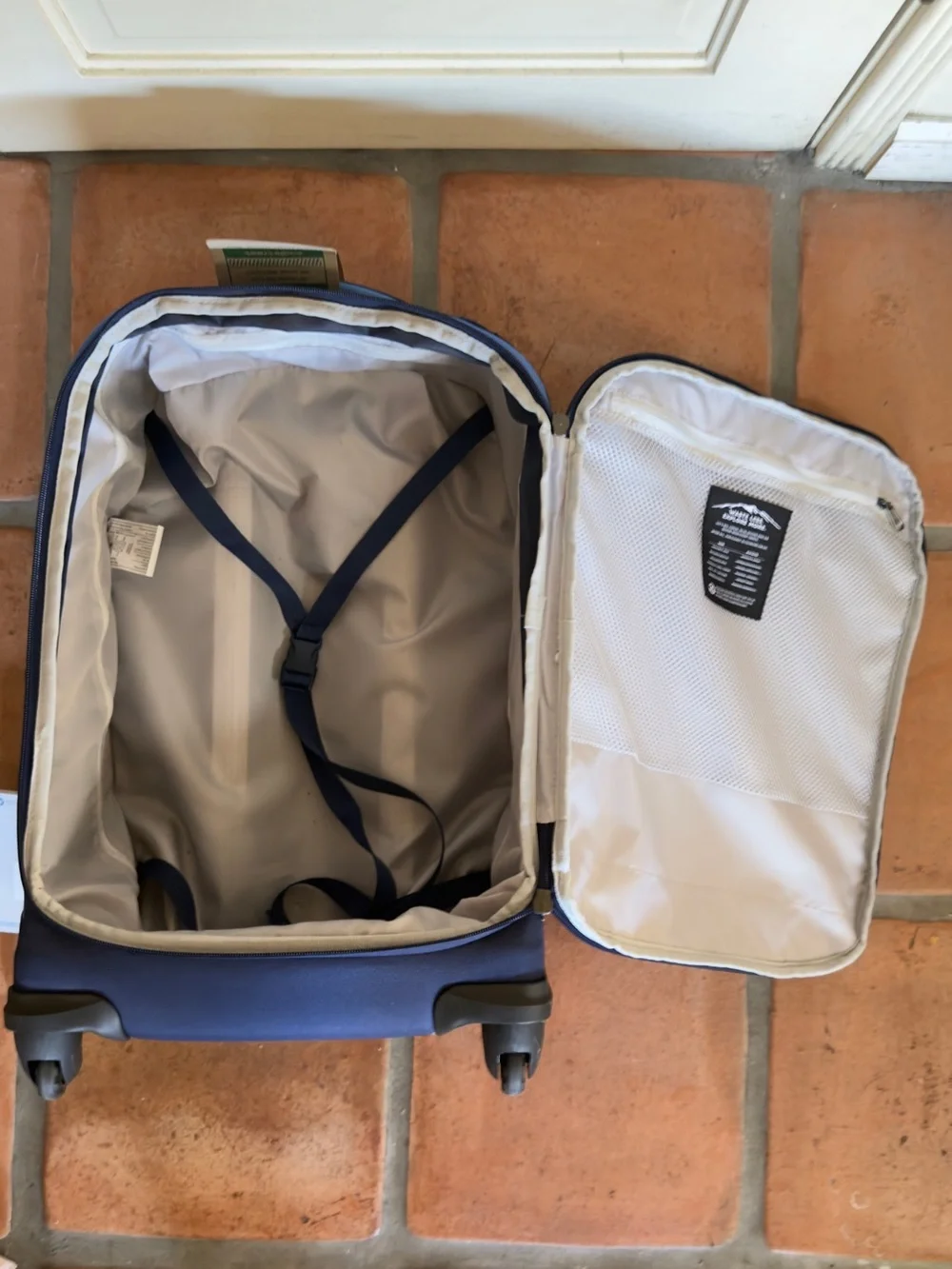 NEW Eagle Creek Expanse 4-wheel Carry On 38L | NWT